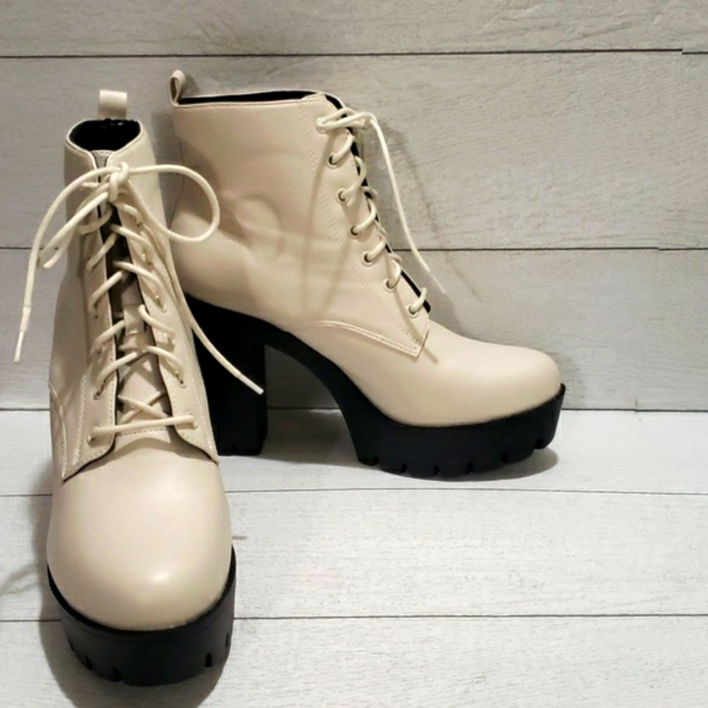 Seychelles Lacey Cream Platforms Lace Up High Heels Women's Boots Size 10
